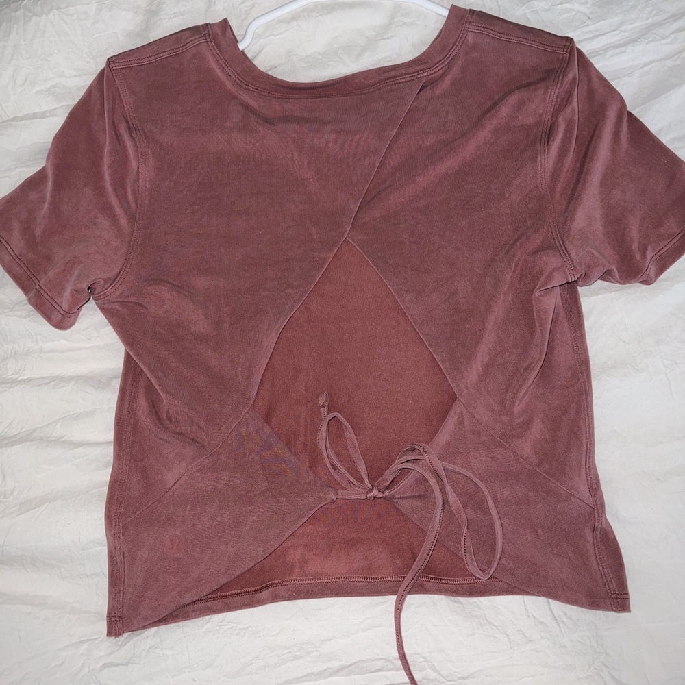 open back cropped lululemon shirt